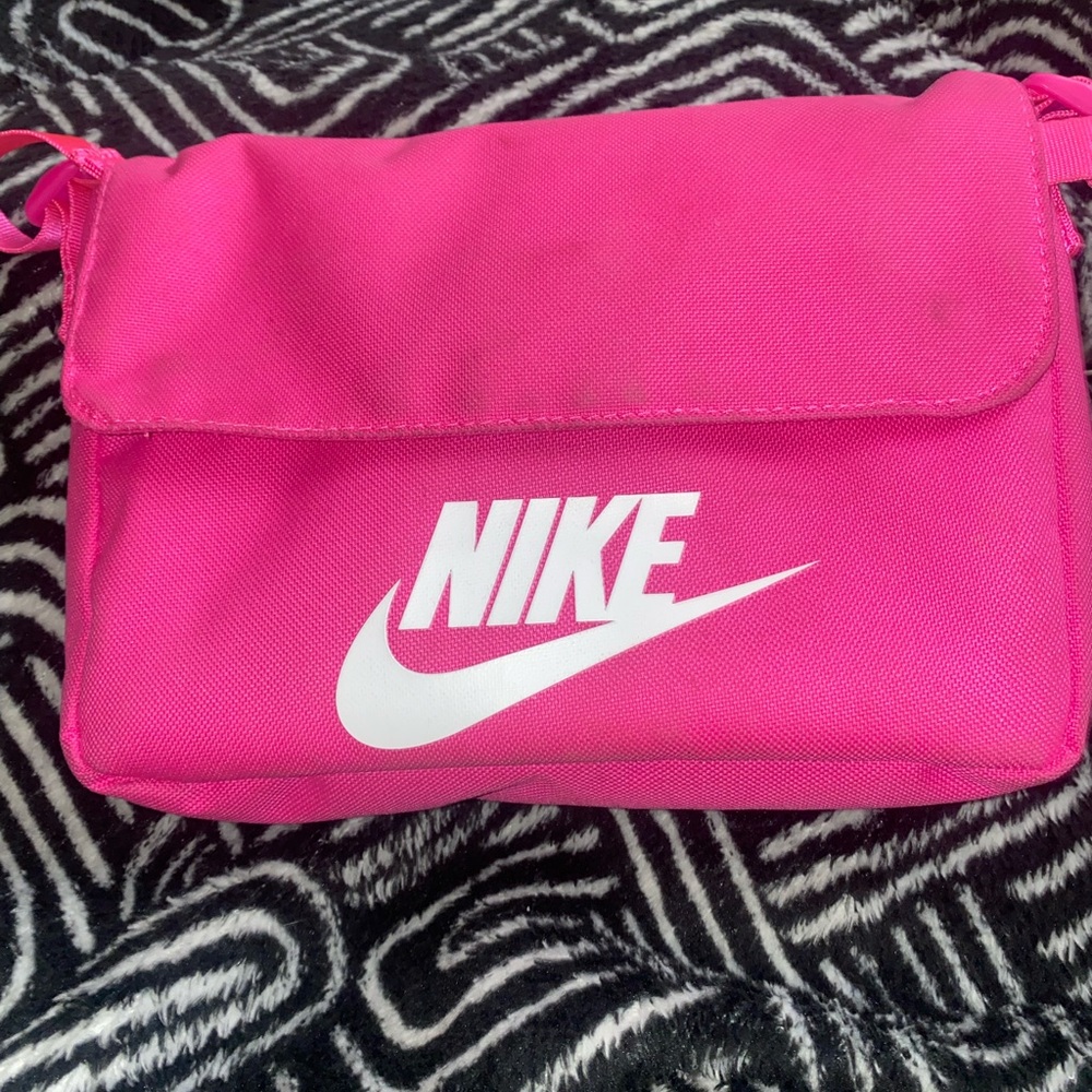 Nike sportswear futura cross body bag